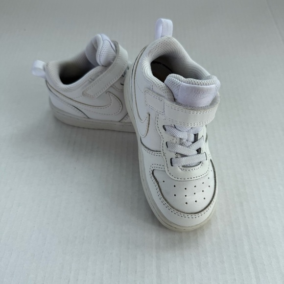 Nike White Sneakers Classic Low-Top Design Size 8C - Picture 1 of 10
